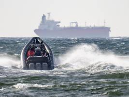 wegen schwedischer kontrollen: russische schattenflotte weicht in deutsche gewässer aus
